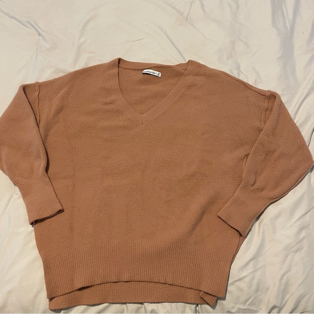 Abercrombie & Fitch V-Neck Knit Sweater in Pale Pink Size XS